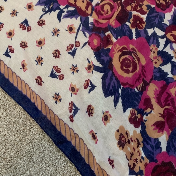 The prettiest scarf you’ve ever seen! - Picture 3 of 3